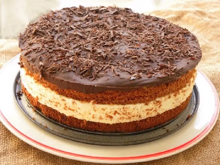 Домашна торта с шоколадови блатове, кокосов крем и глазура - снимка на рецептата